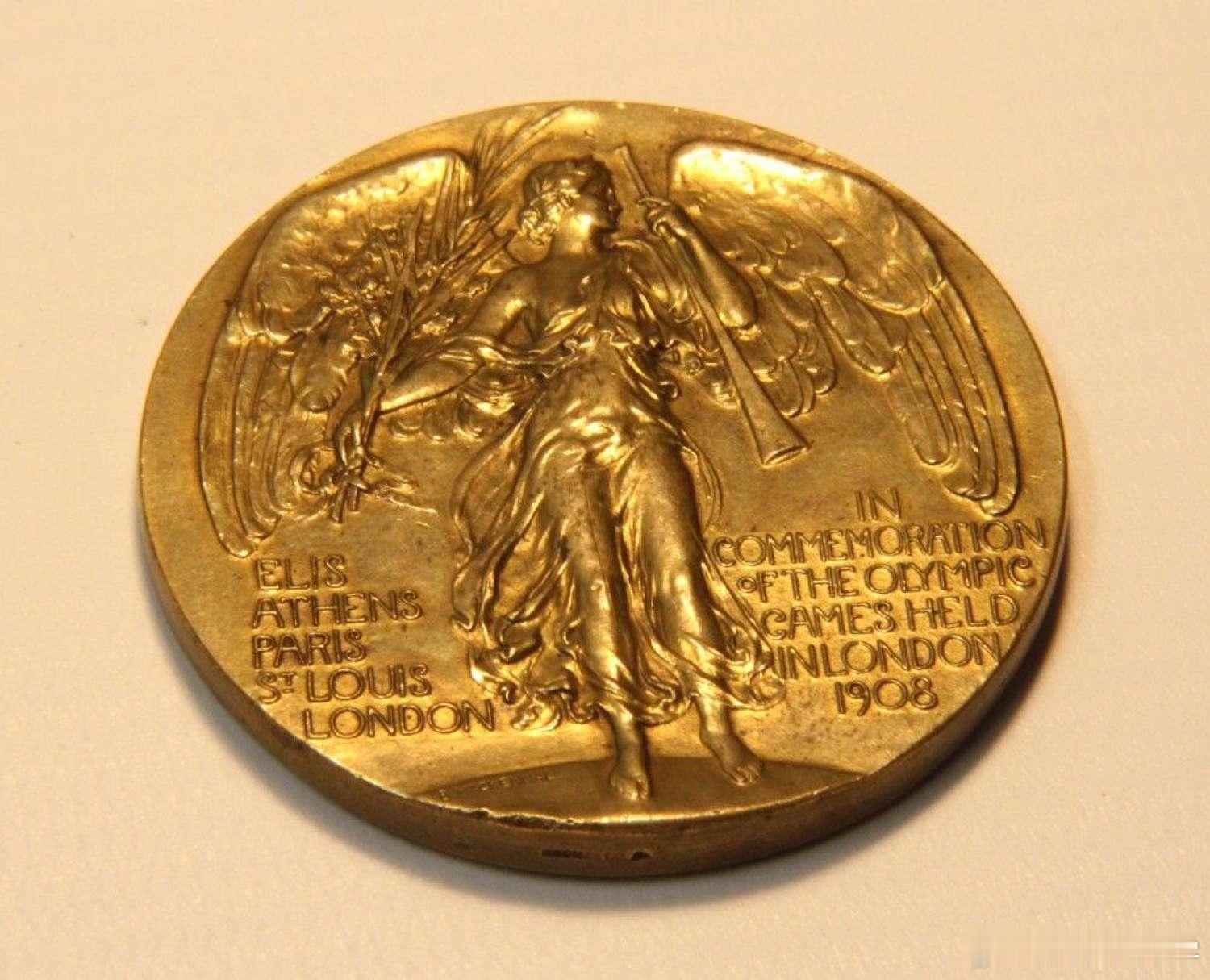 网友晒出100多年间奥运会金牌的含金量对比。1908年奥运会金牌含金量100%，