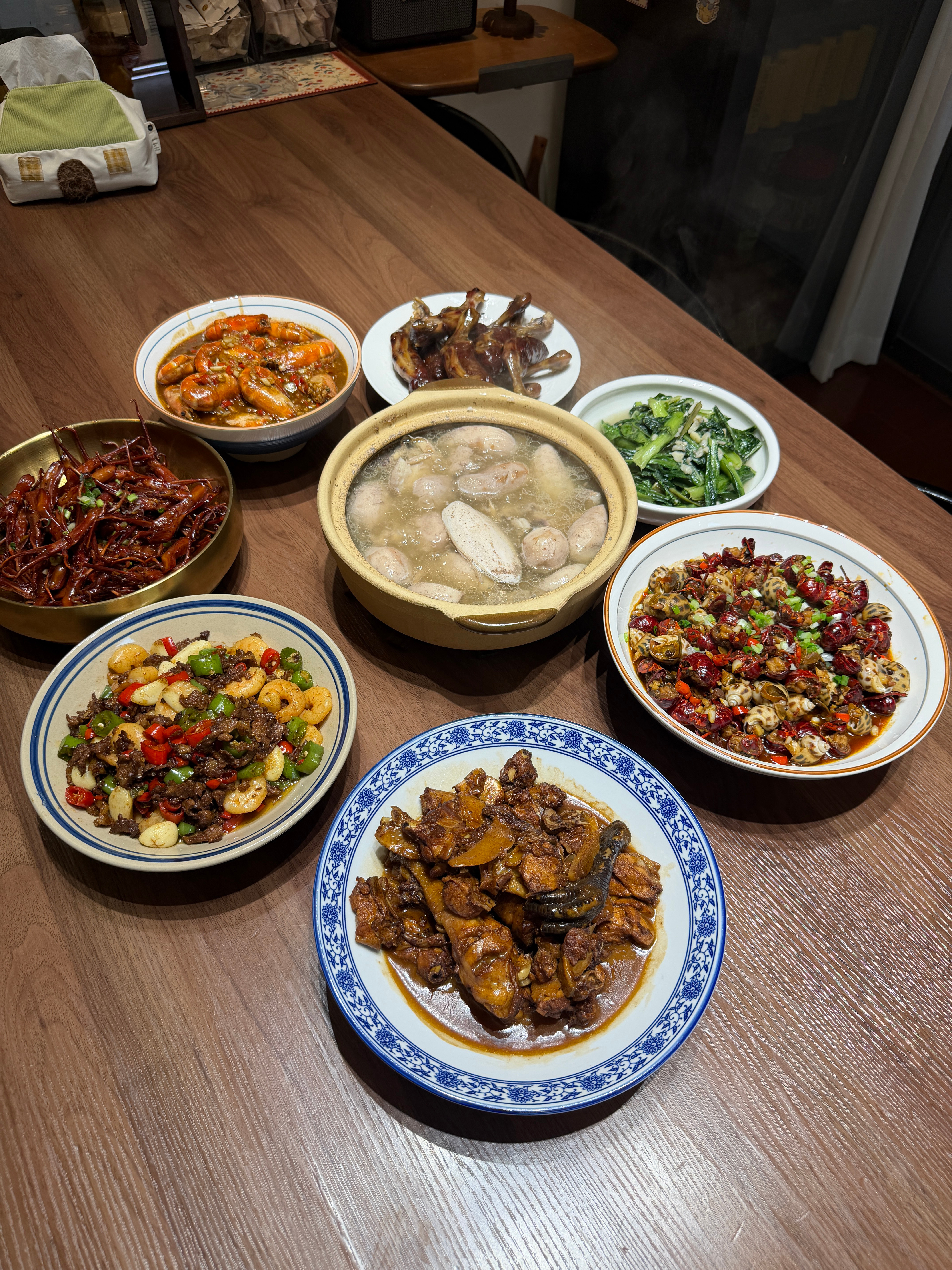 又来鱼姜家加餐了[挤眼]这辈子舍不得吃的花螺真是在她家都要吃腻了……关键是她每次