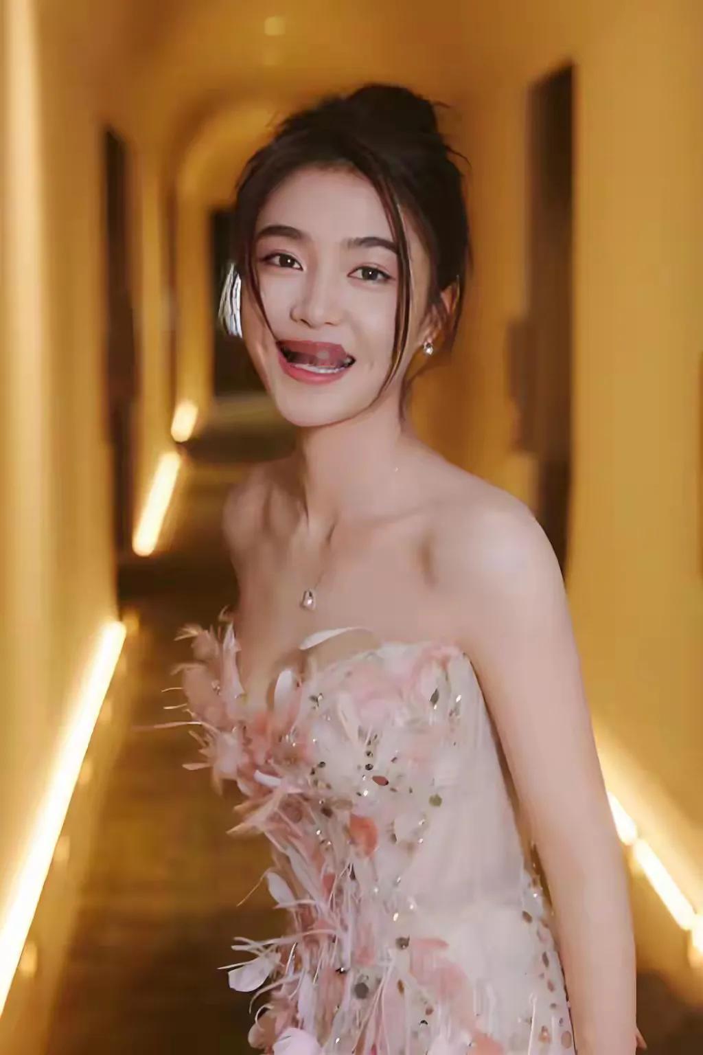 分享你所见的绝世佳人！你认为快乐简单吗 有哪些地方是你旅行回来后还想再去一次的 