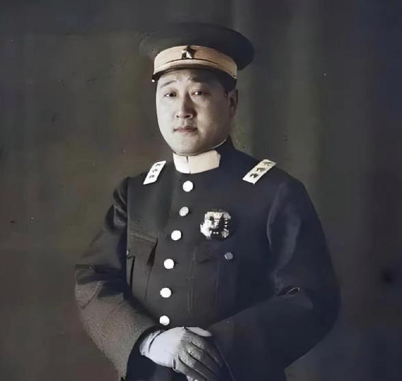 1925年，徐树铮正穿着睡衣被人从火车上拽下来，冯玉祥狠下心下令当场打死。手下人