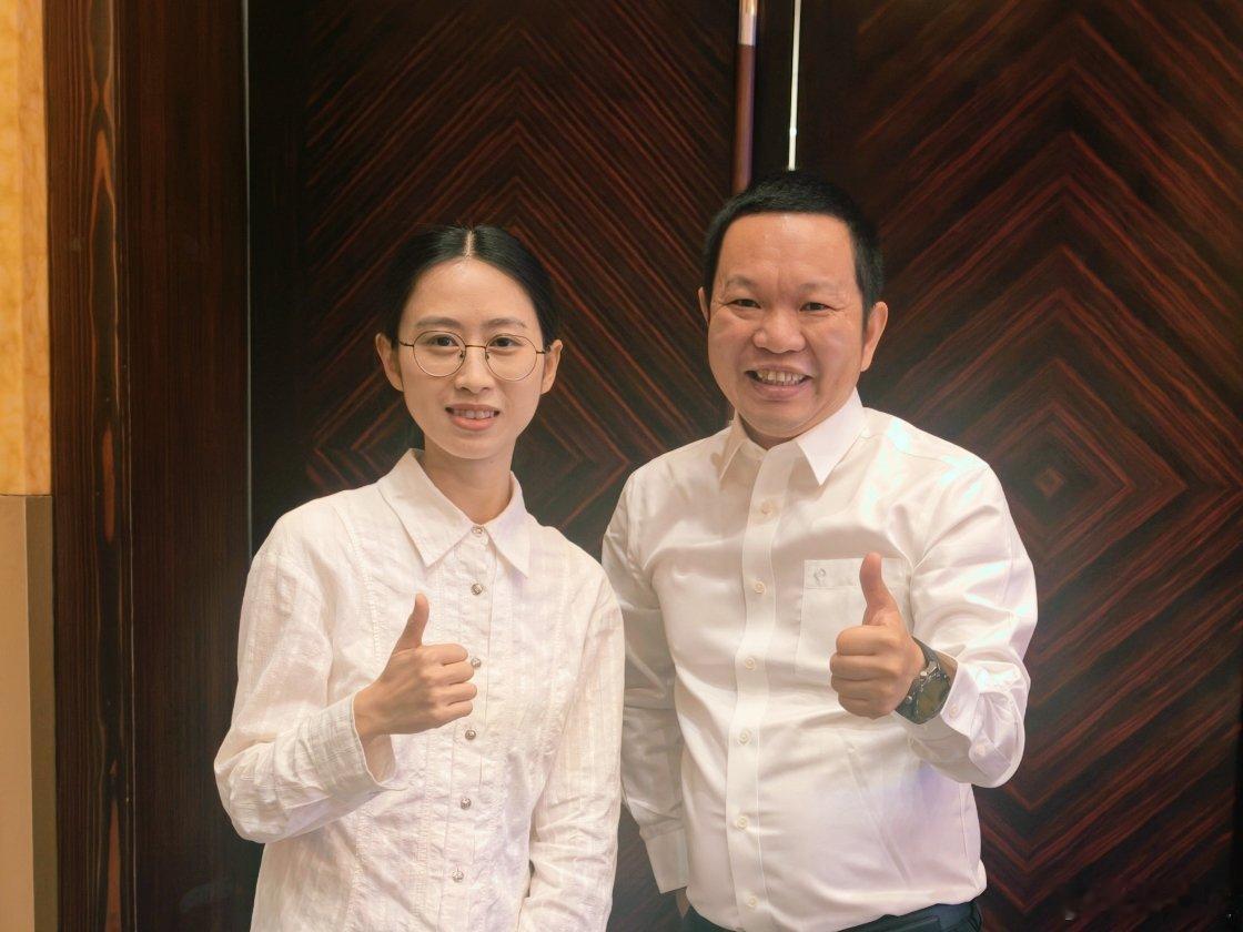 谁懂啊！线下见到白菜GG林万华了！本人超随和超有亲和力，同款大拇指必须安排上，今