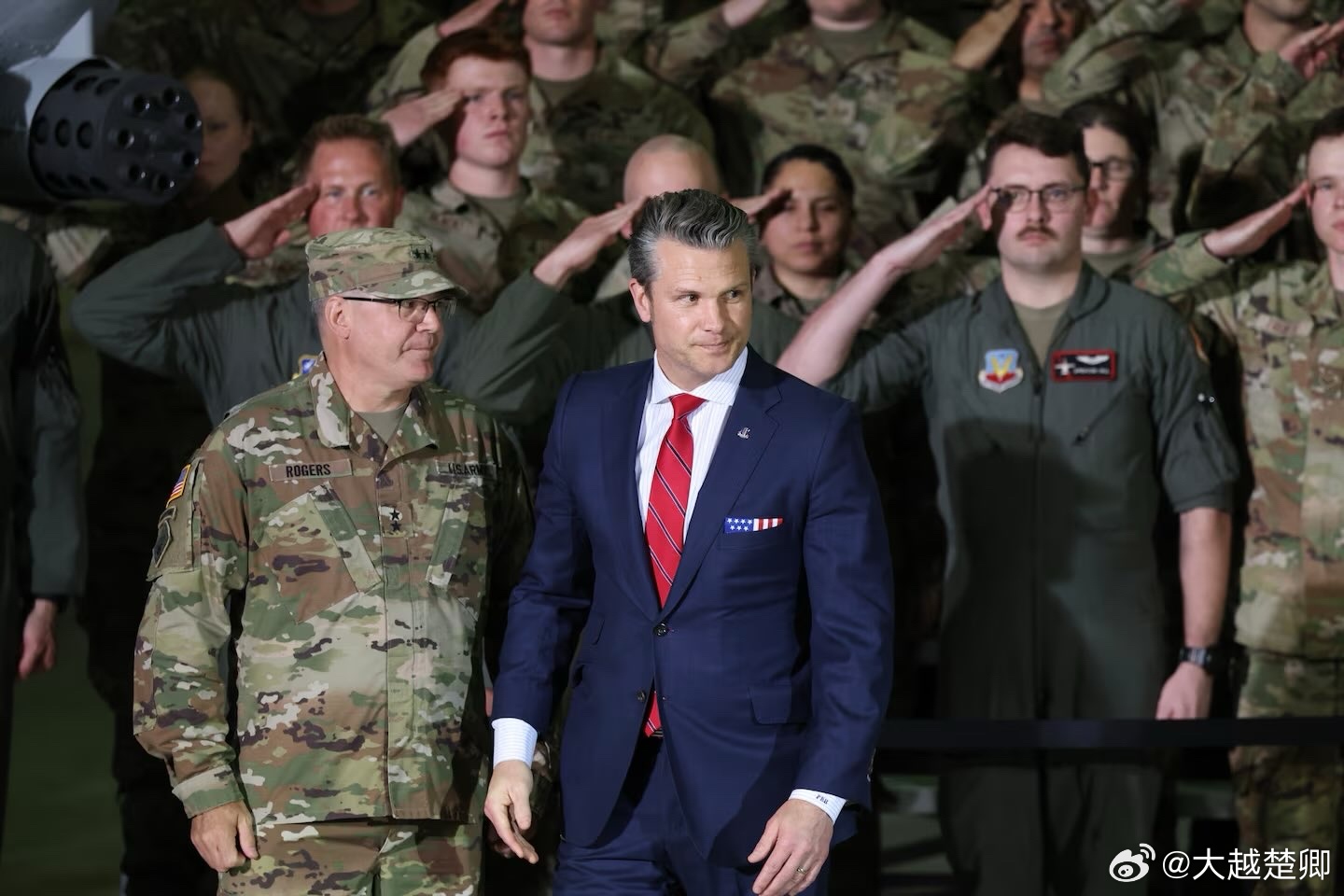 赫格塞斯说，与伊朗所进行的是你死我活的战争。美国正源源不断向伊朗投送军事资源，最