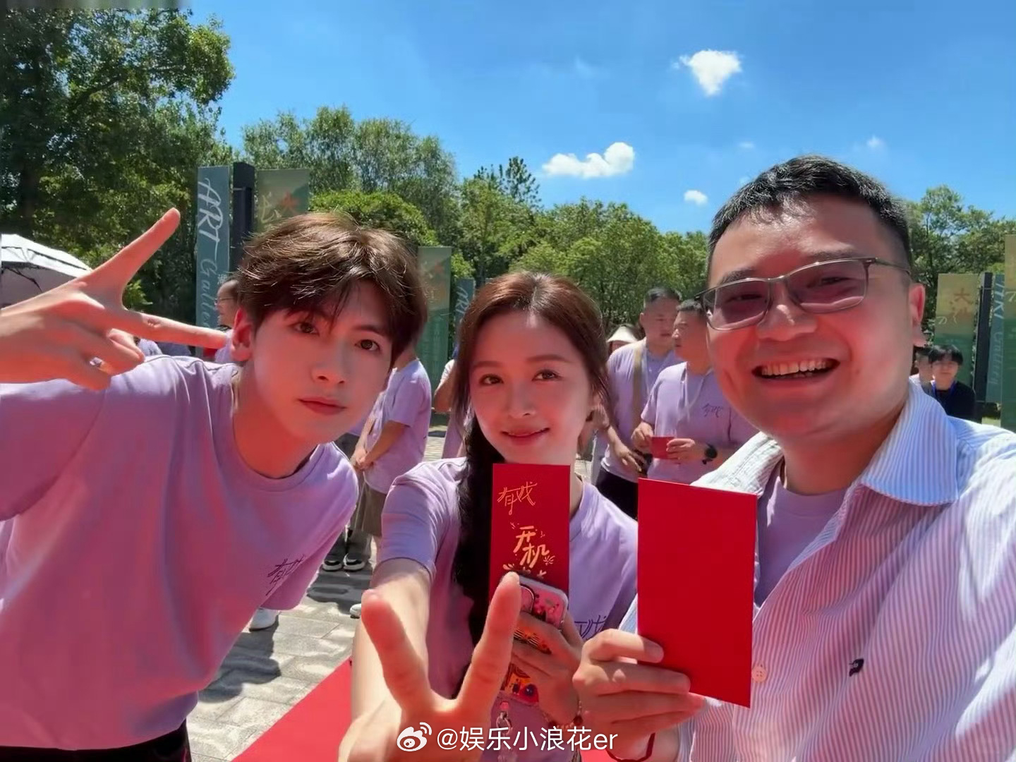 吴宣仪翟潇闻新剧开机合照 期待这部《有戏》吗？ ​​​