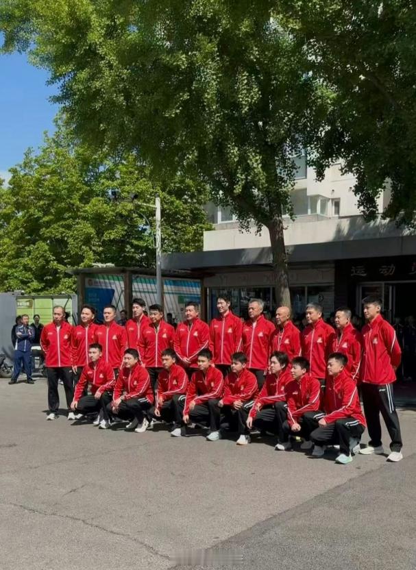 突发脑洞！闲来没事，直接用 AI 分析预测一波伦敦世乒赛结果🤔结合近期队员状态