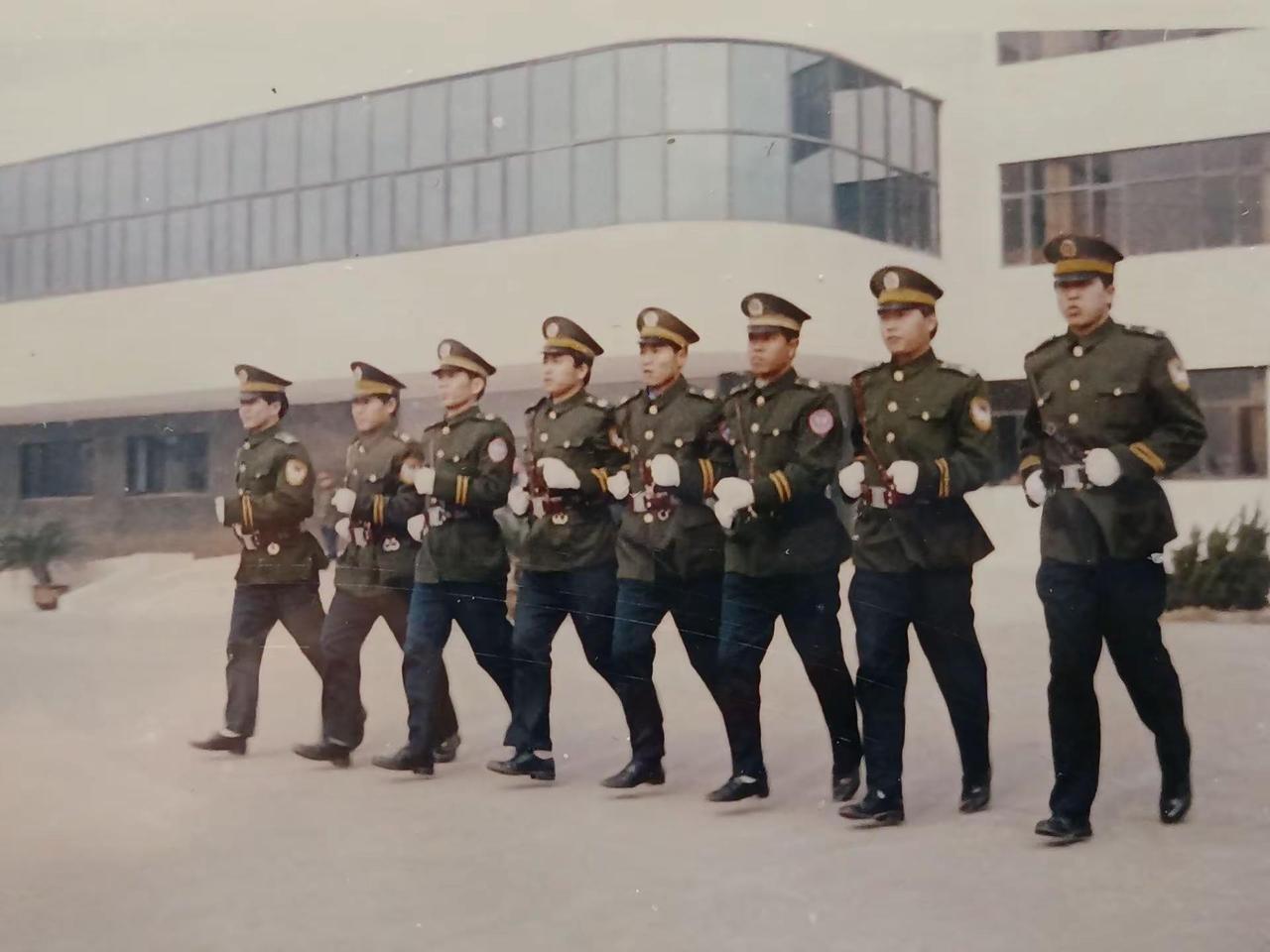 经济警察，一支重要的武装守卫力量2003年彻底退出了历史的舞台。