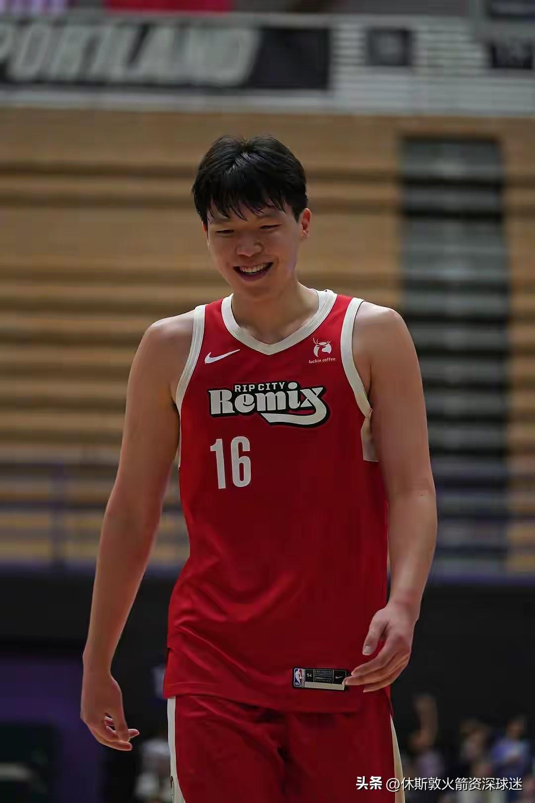 杨瀚森真的被斯普利特耽误了，如果能在前半赛季，每场给10分钟，现在小杨绝对更强，