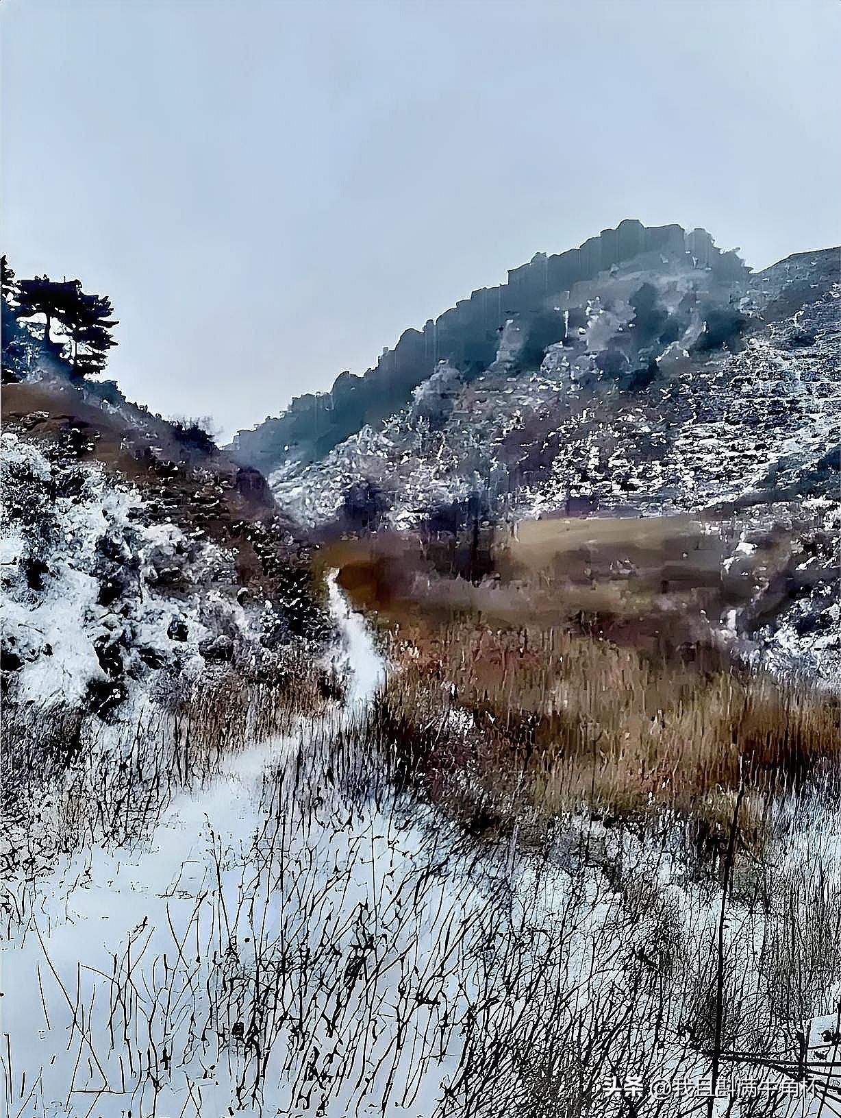 上联：千山暮雪蓝关路
下联：有请雅士[玫瑰][玫瑰][玫瑰]