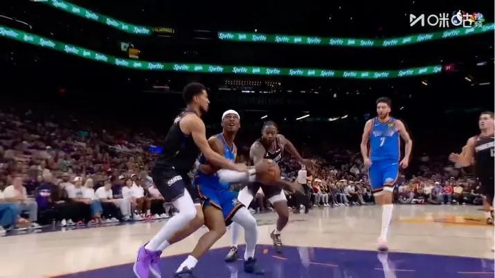 Sga亚历山大逮着一次，直接给他闹麻了。
SGA谈大喊“我不需要罚球”：当时裁判