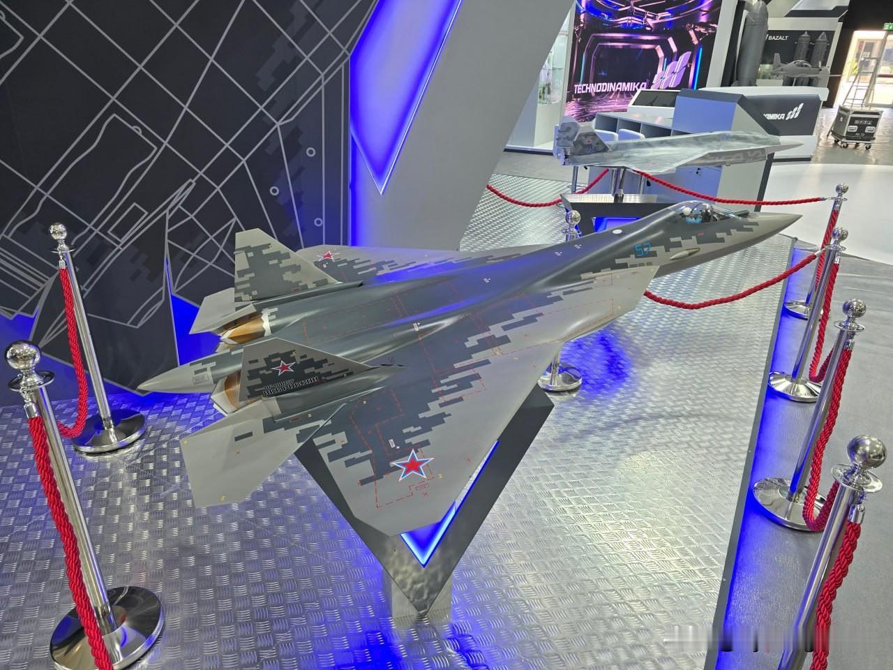 🇦🇪🇷🇺苏-57E战斗机将在迪拜航展上亮相，并配备全新的“扁平”喷嘴。