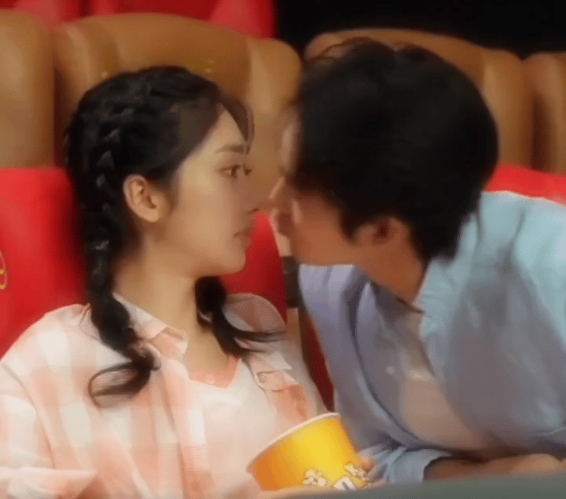 #于适荧屏初吻#于适荧屏初吻不应该是阿勒泰的周依然吗？周依然算小荧屏初吻，这个和