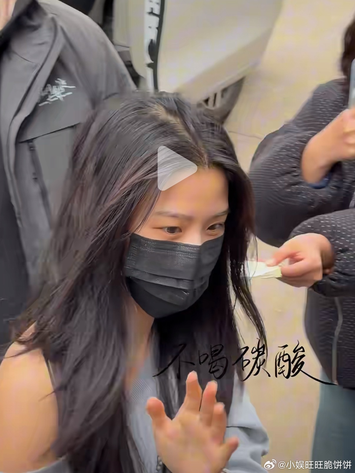 卢昱晓皮肤怎么这么黄 