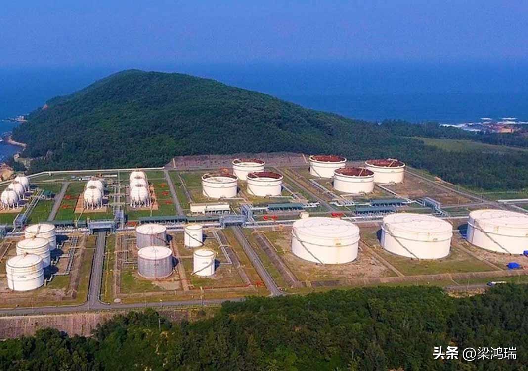 越南将斥资110亿美元用于开发其石油和液化天然气储备。

越南政府的第 14 号