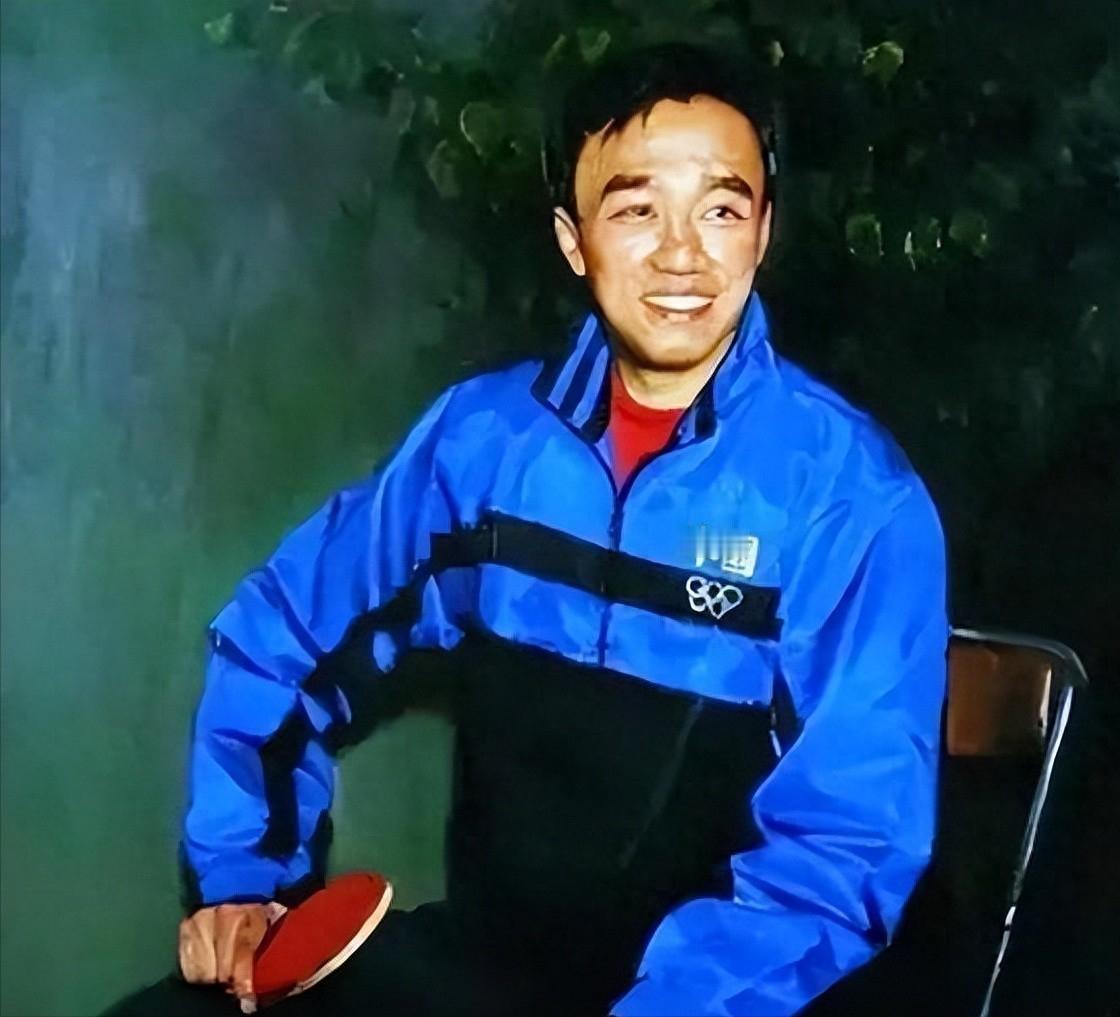 没想到张本宇赴日执教，背后竟然是陈龙灿的引荐，
当年陈龙灿作为奥运冠军，
被中国