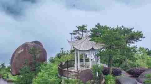 带定位晒今日生活 嘿，今儿个心情那叫一个轻松愉快，外面的阳光就像个热情的大暖炉，