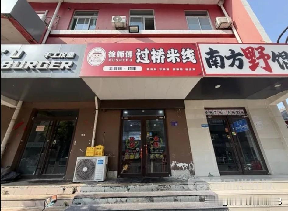在张店区公园街道商场街206号平台下单的餐食，开盖竟吃出豆芽菜糊锅还有黑色异物，