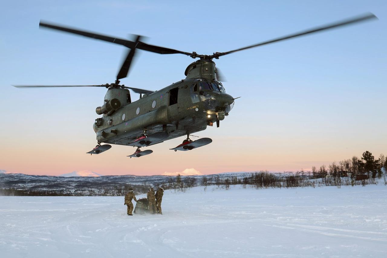 波音为英国阿帕奇、奇努克直升机队提供持续服役支持

飞行总动员4月15日消息：波