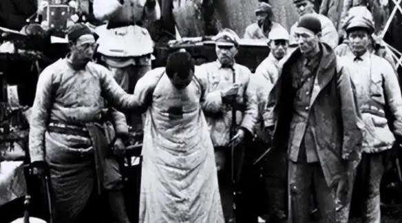 1955年，云南一个妇科医生和人吵架，见吵不过对方，妇科医生急了，竟脱口而出：“