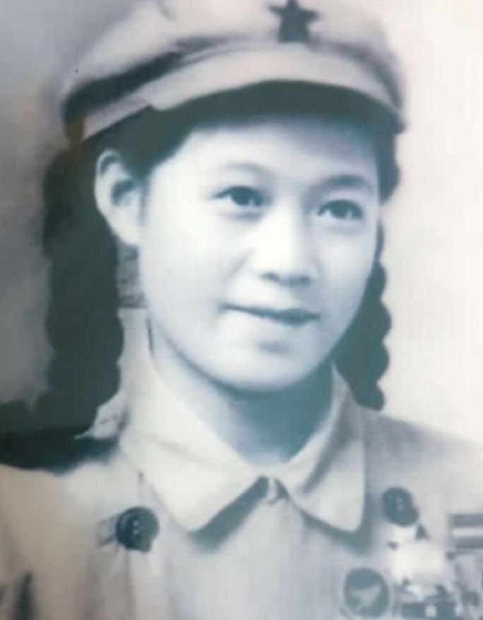 那个跪在坑道里用嘴帮排长排尿的姑娘，是1952年在上甘岭干的，她叫王清珍，那会儿