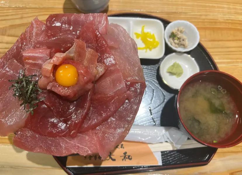 果然还是日本便宜。。。
这一份金枪鱼盖饭日本才100多。。这么大一份换国内得小2