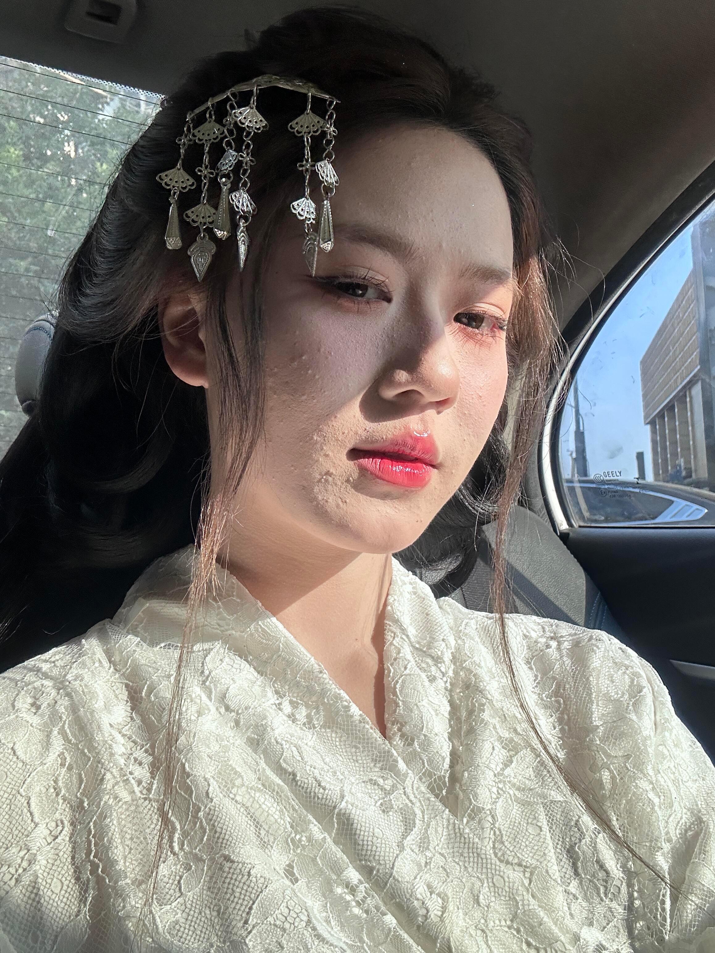 服了。不同光线下底妆完全不一样 