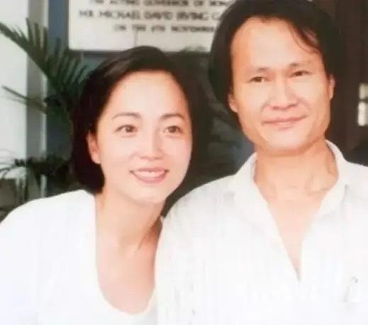 1997年，林正英去世，留下1000万遗产给苑琼丹。苑琼丹当场发誓：“我这辈子都