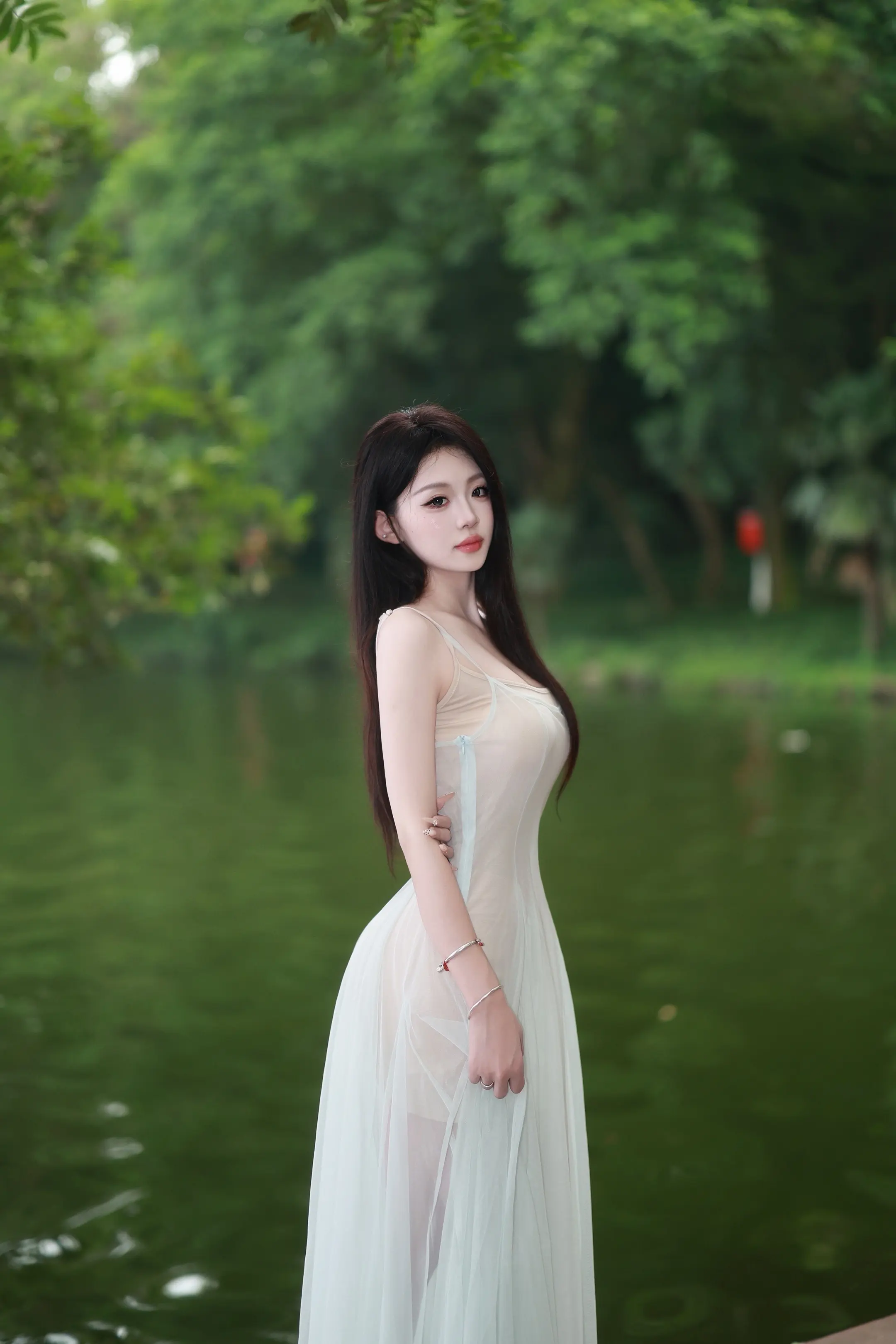 春雨如酒柳如烟哎。西湖美景