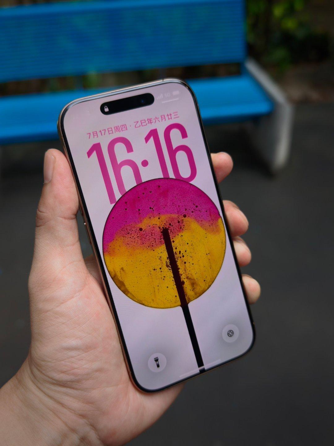 8 月下旬了，上个 iPhone 16 Pro 系列钢化膜是不是有点儿晚？[污]