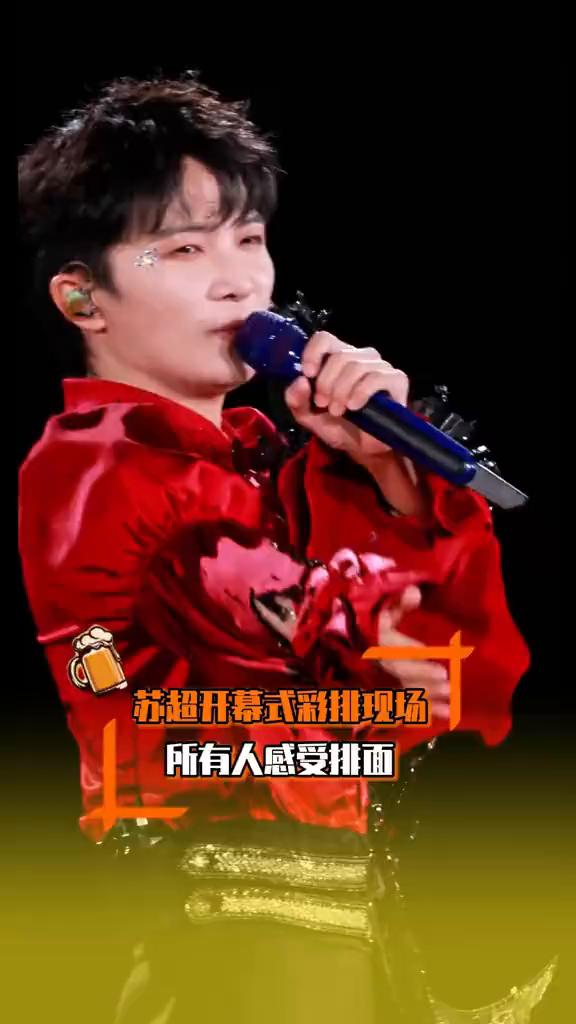 苏超开幕式彩排现场，所有人感受排面。
开幕式明天将在常州奥体举行，看这地上一排排