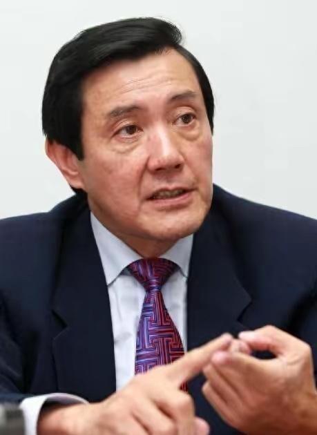 柯文哲妻子陈佩琪和儿子跑了一趟大陆，上海、杭州、北京转一圈，回来晒的却是公交两元