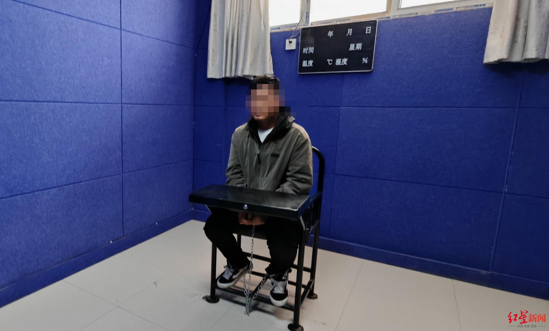 #男子盗窃42万拍视频炫耀被抓#【男子盗窃前老板家中42万元现金，拍视频炫耀还买