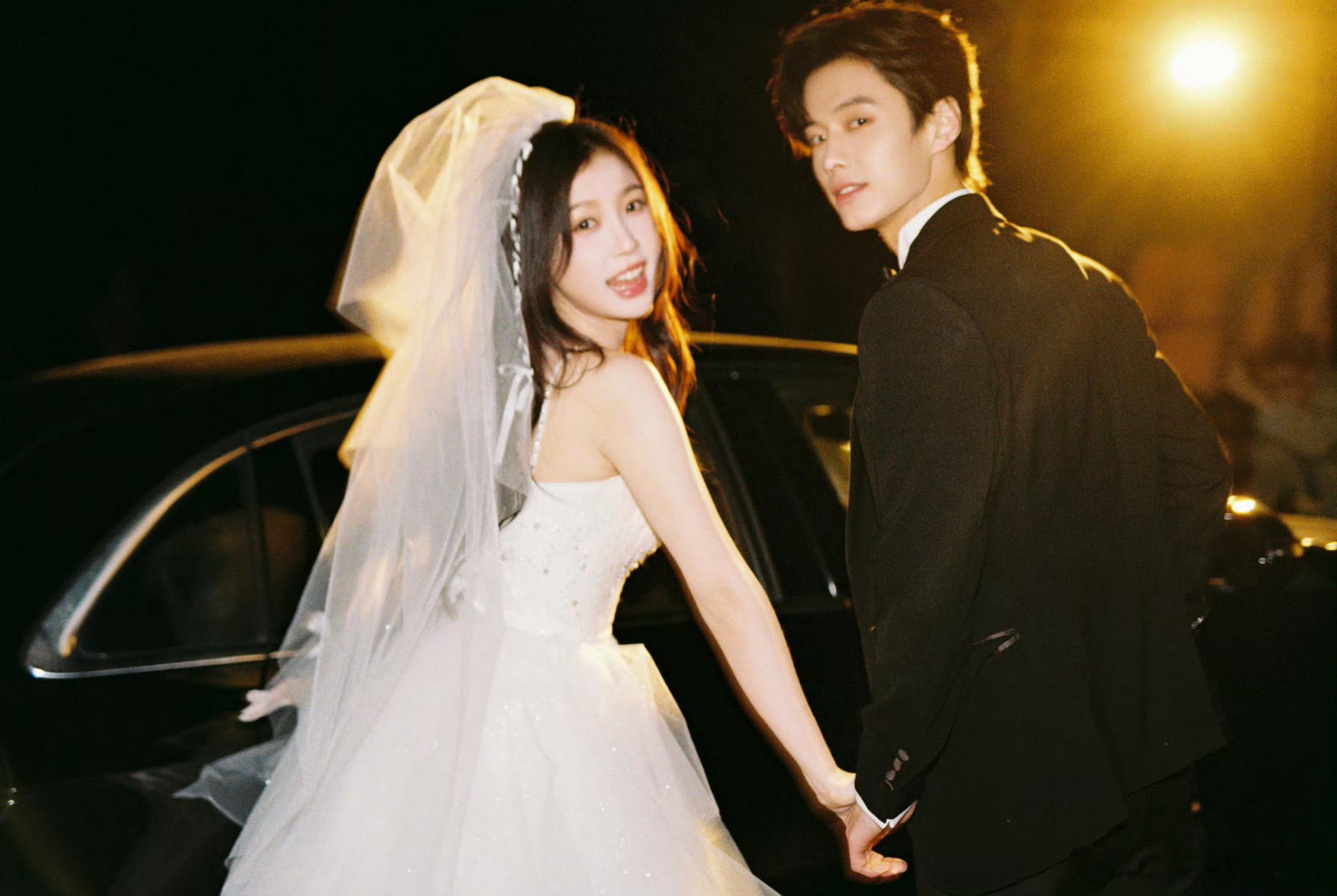 加更还附赠独家幕后故事？桃你是懂加更的！正片看完还能嗑花絮，这售后我满意了～ 