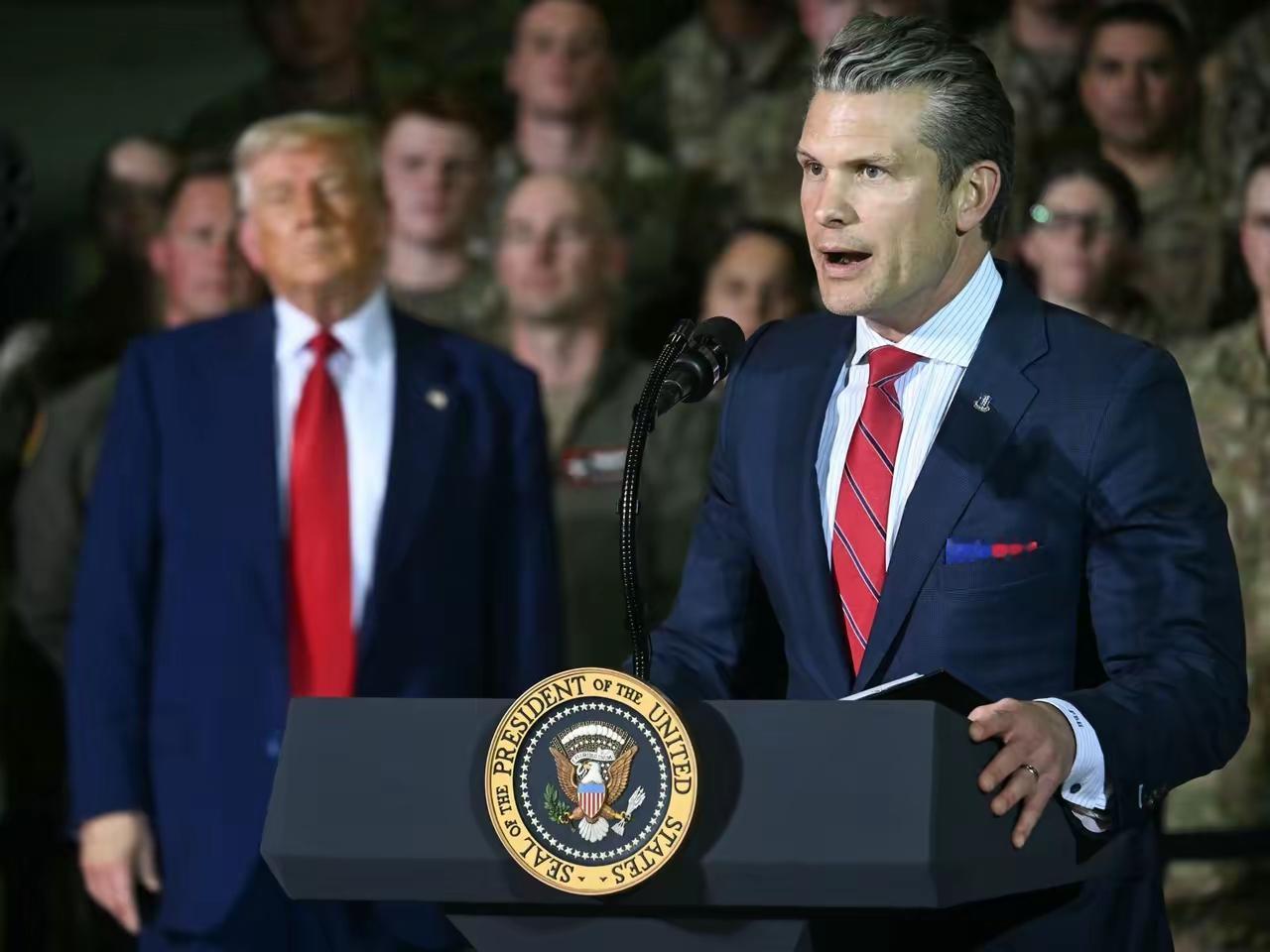 美国有两个疯子，我们要小心！
 
美国战争部长赫格塞思在军人大会上公开说：“我们