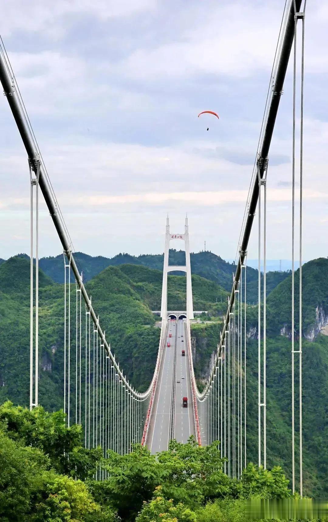 若要说湖南境内最神秘的地方是哪里，我想一定非湘西莫属了，由于地理位置上湘西地处云