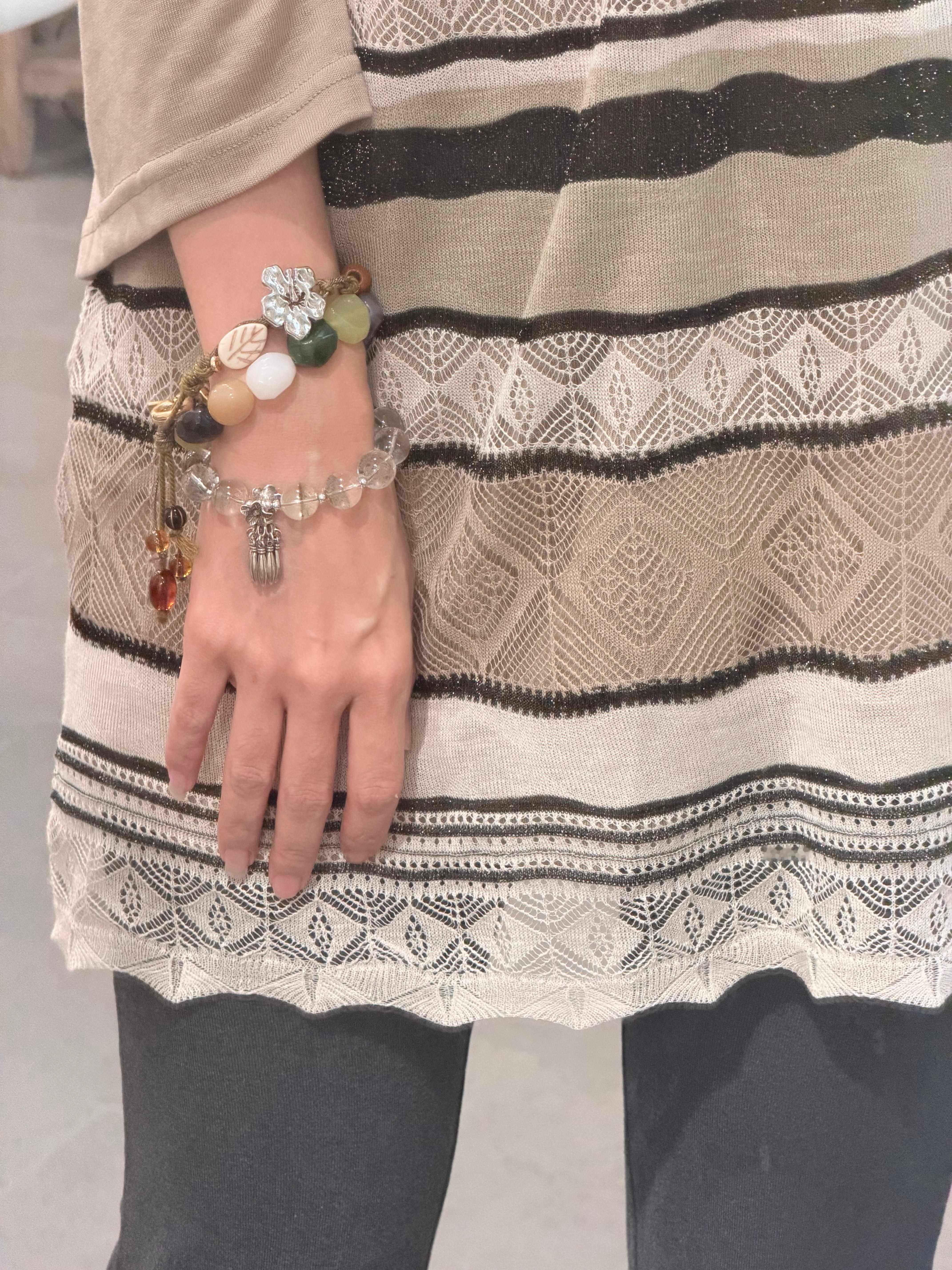 最近很懒 根本没拍ootd 玻璃夹缝敷衍一下[送花花] ​​​