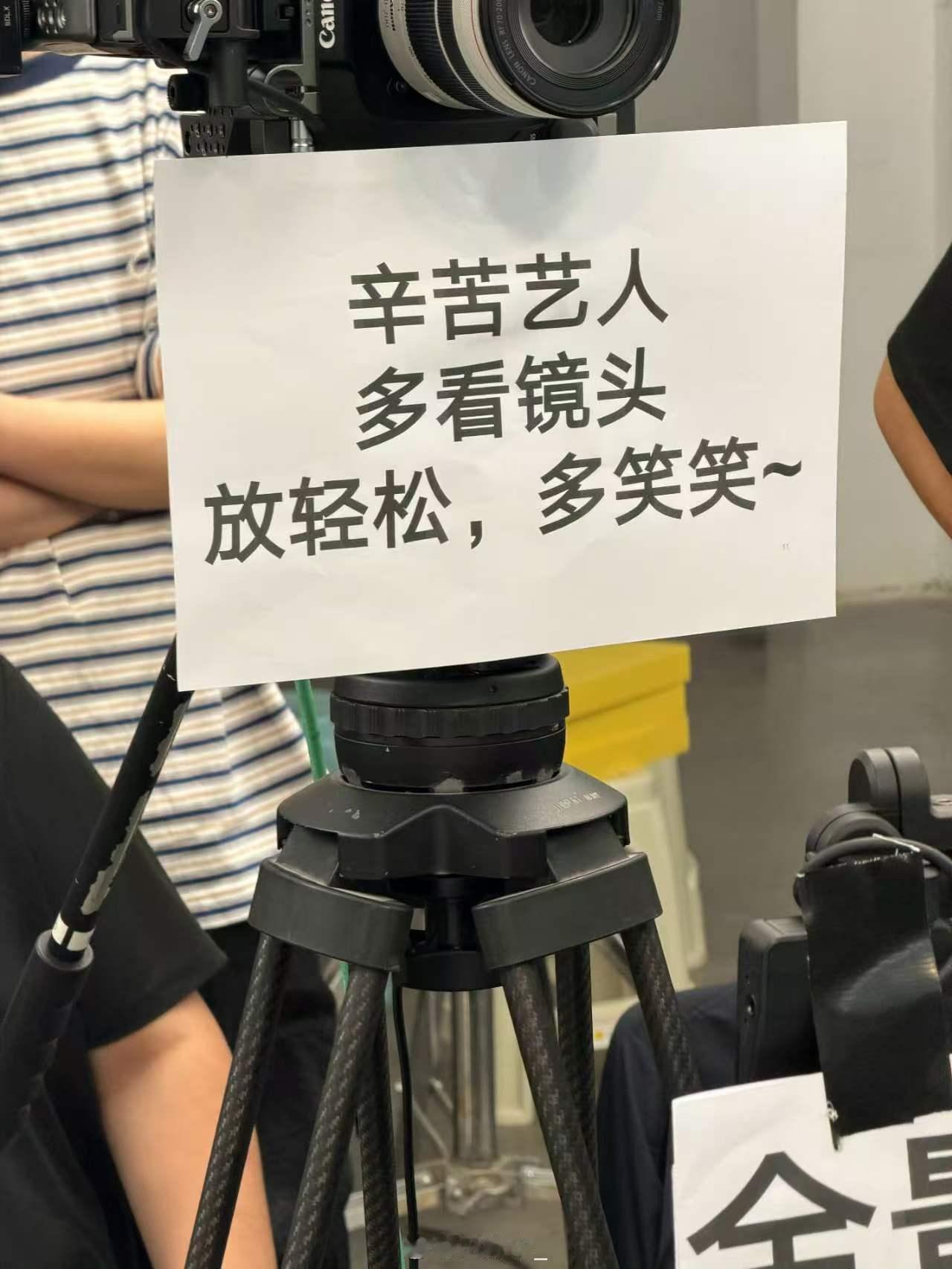 我肚子，好期待明天，不会说在挑衅ndz吧，嘻嘻 