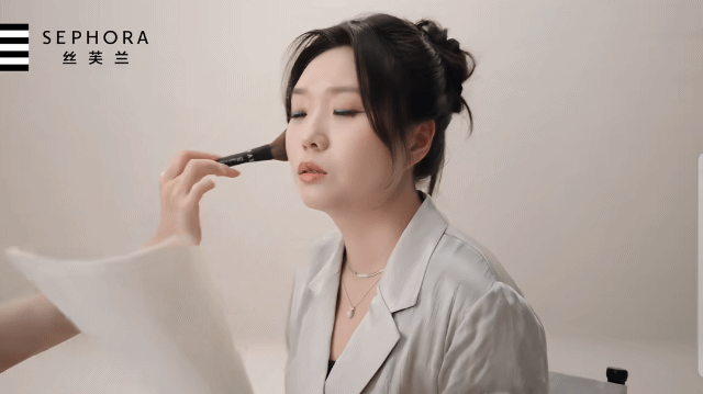 李雪琴也有了自己的美妆广告，姐姐这时尚表现力怎么样？ ​​​