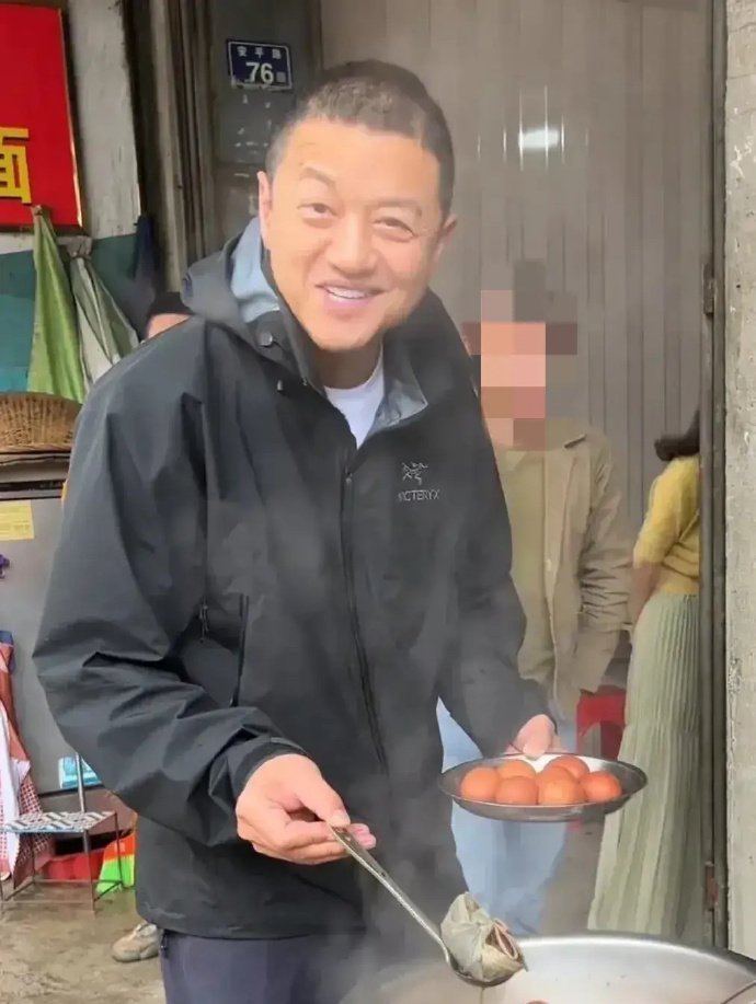 王菲慧眼识人啊，谢霆锋还是当初她爱的样子，李亚鹏已经不是当初的他了！ ​​​
