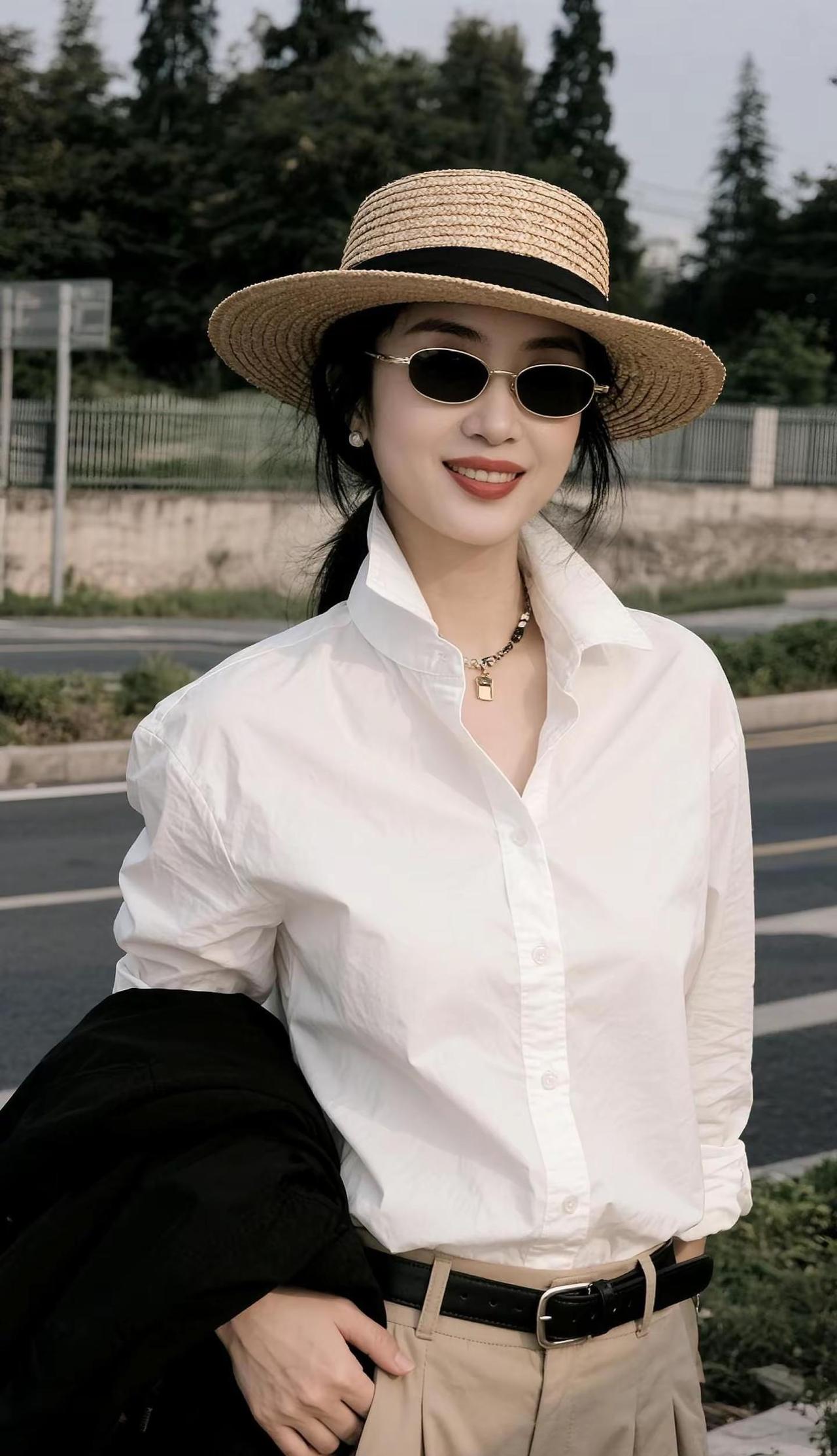 ，别嫌日子沉闷，那不是平庸，是岁月静好！文案 AI高清街拍风