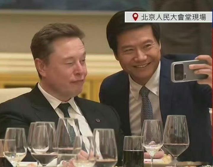 马斯克：你车纽北圈速比我快了是吧？新能源汽车 雷军马斯克合影