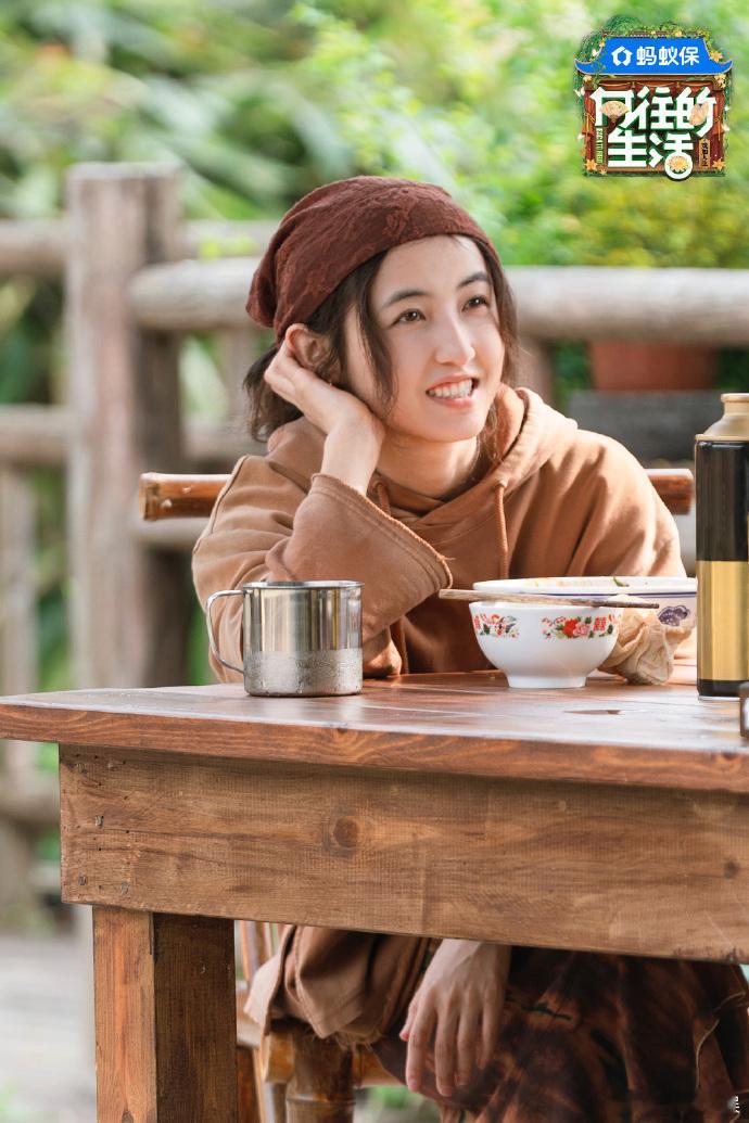 蘑菇屋一家六口黄磊何炅刘宪华张艺兴彭昱畅张子枫正式合体，多年等待后的重逢，稀缺的