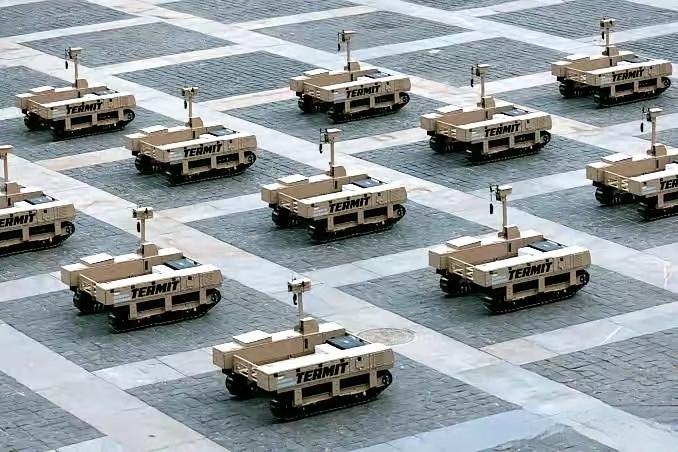 乌克兰国防部近日制定了一项雄心勃勃的目标，计划将一线后勤保障全面实现机器人化。仅