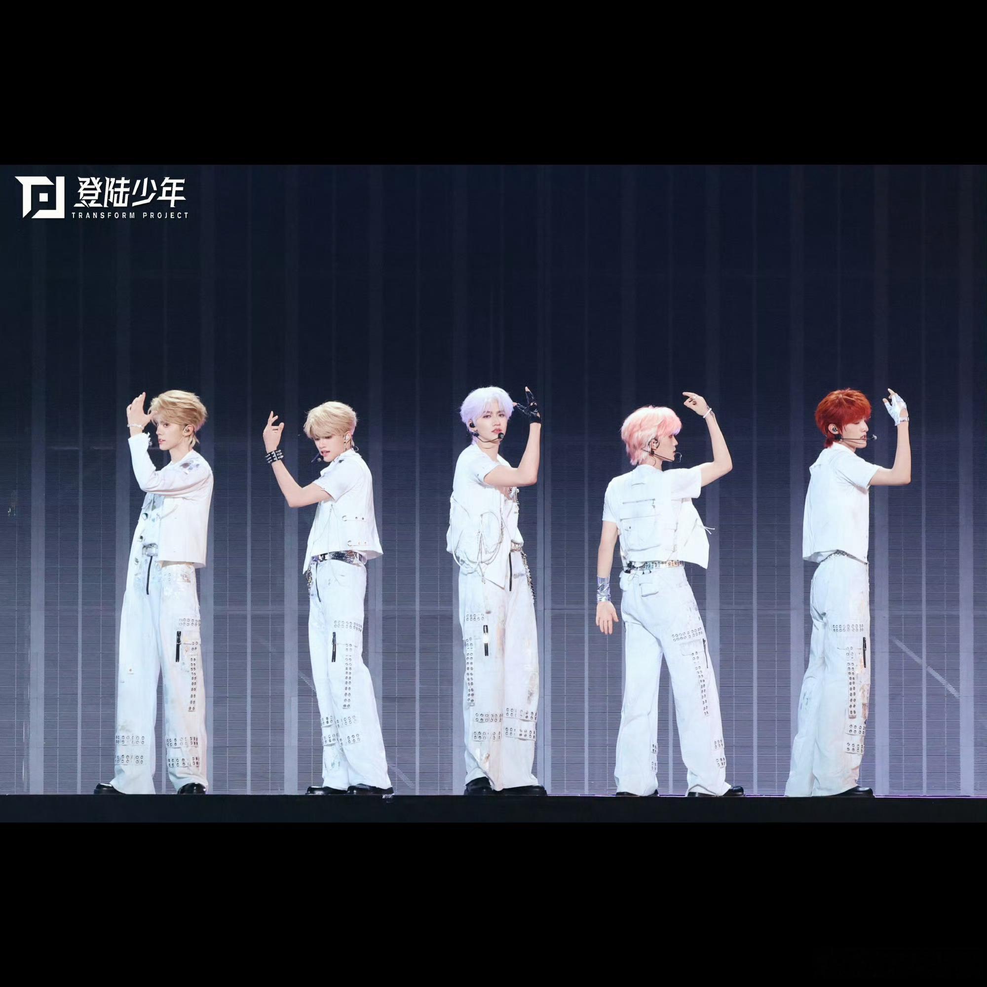 曝现阶段TOP无法同框曝现阶段TOP五人无法同框曝现阶段TOP五人无法同框，so
