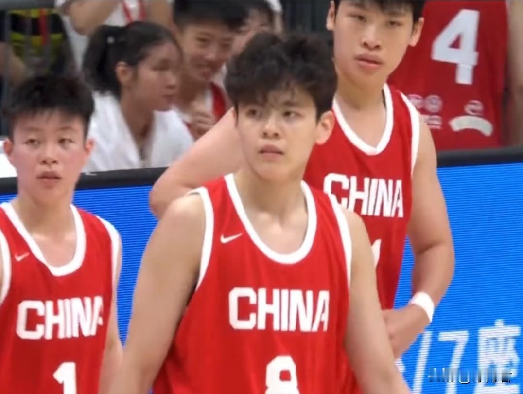 中国女篮90-81战胜尤文图特女篮，球员表现如下：
这支尤文图特女篮在西甲女篮联