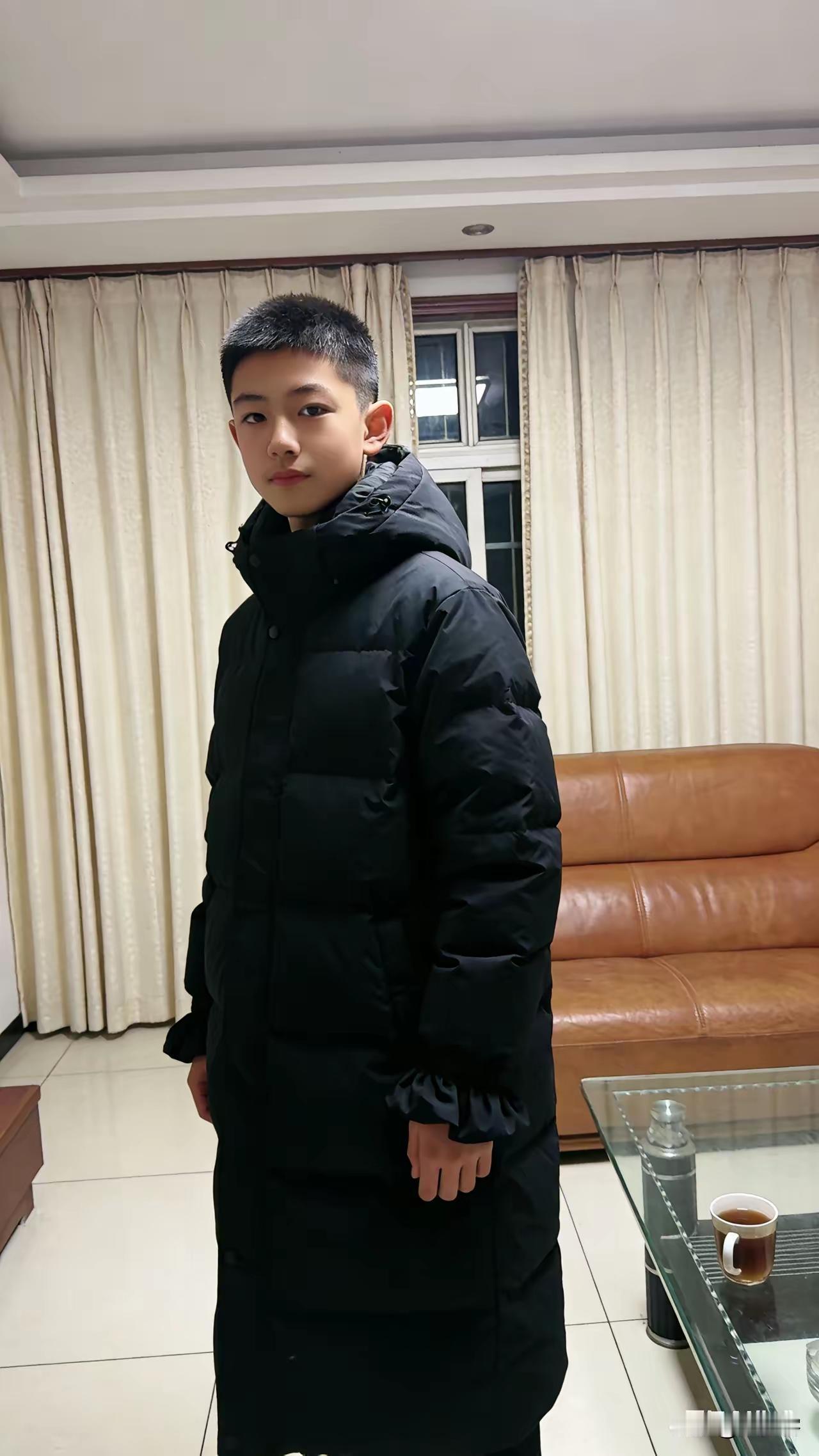 有深意？
一个面包服，折射出老婆、老公、儿子各自的心态，老婆开涮了老公，老公赞美