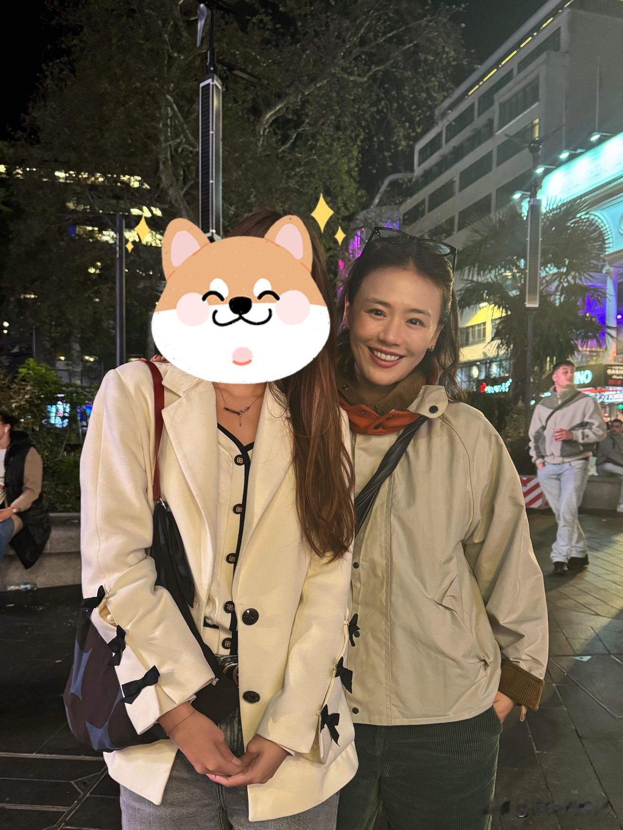 33岁马思纯英国生图曝光！侧颜惊现“异域立体感”，路人偷拍状态太真实了[舔屏][