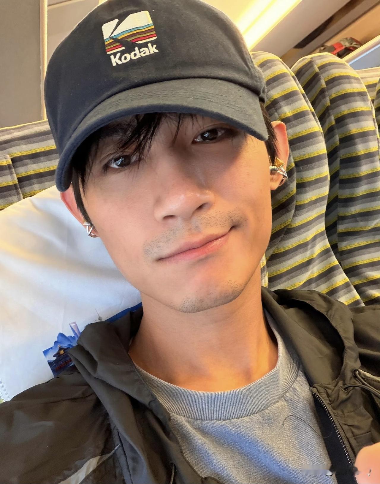 这是除了刘萧旭之外我第二个喜欢的短剧男演员，看着就很有质感，原生态皮肤看着就很真