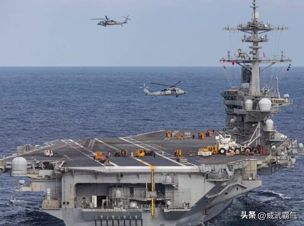 伊朗海军重拳出击，直接截停擅闯海峡的货轮，当场勒令滚回出发点！很多人以为这只是普