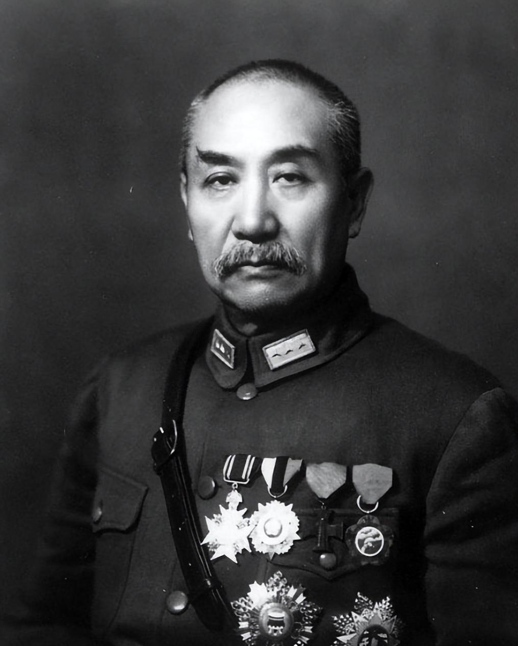 阎锡山携带金条奔台后遭蒋介石打压被免职，最终在台湾荒山凄凉度过余生
1930年深