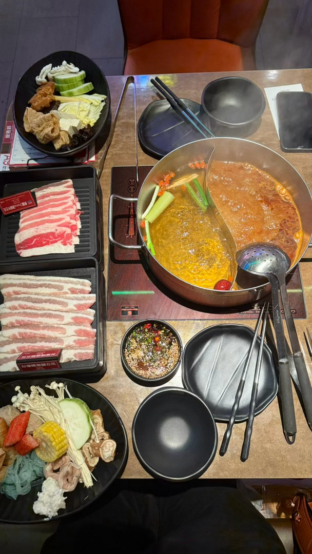 這個時間點吃鍋好棒欸 