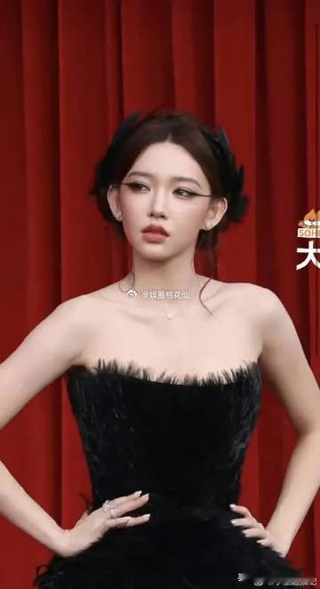 程潇这睫毛是认真的吗？哪个化妆师的主意？ ​​​